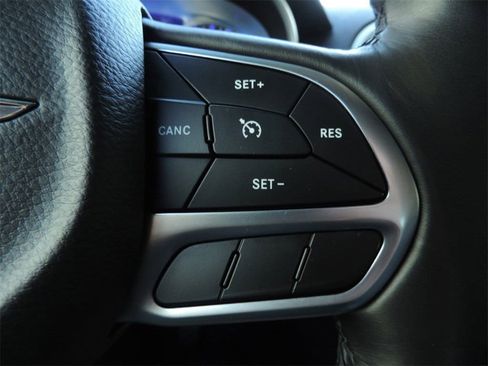 Used 2021 Chrysler 300 Touring L image 23