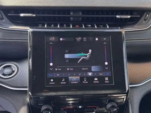 Used 2024 Jeep Grand Cherokee Laredo RWD image 13