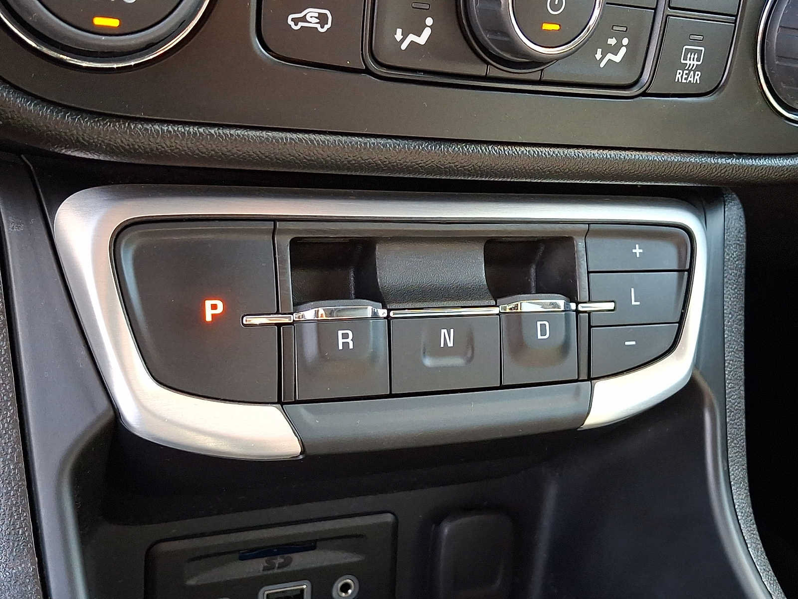 Used 2024 GMC Terrain SLT AWD/4WD image 15