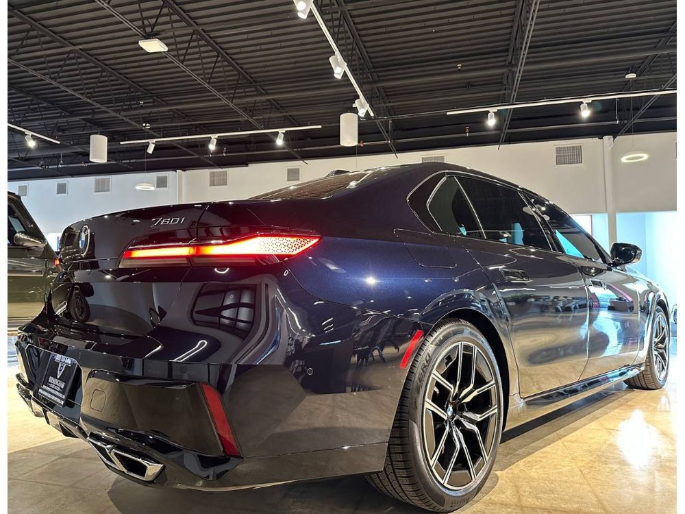Used 2024 BMW 760i xDrive w/ Premium Package 2 AWD/4WD image 14