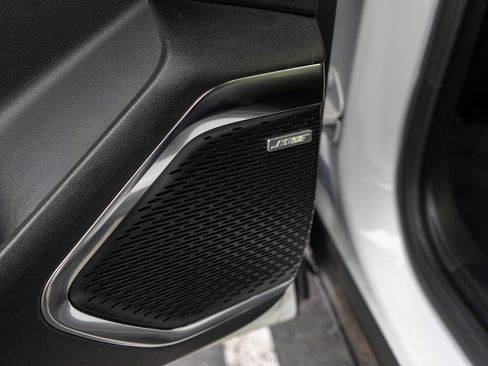 Used 2024 GMC Acadia Elevation image 26