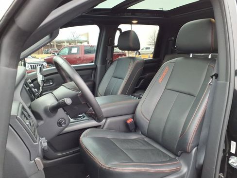 Used 2024 Nissan Titan PRO-4X w/ Pro-4x Convenience Package image 4