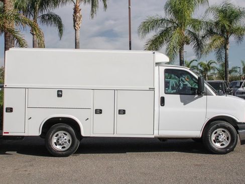 Used 2019 Chevrolet Express 3500 w/ Power Convenience Package image 9
