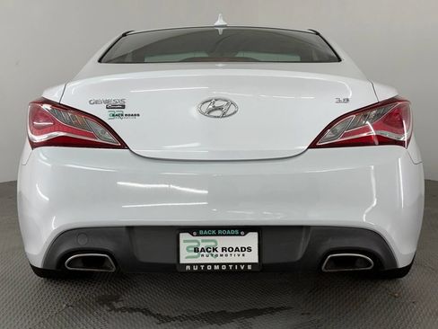 Used 2015 Hyundai Genesis 3.8 RWD image 8