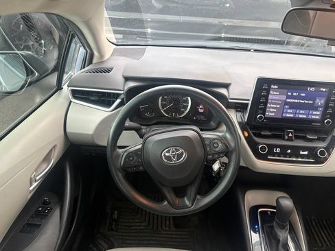 Used 2021 Toyota Corolla LE FWD image 3