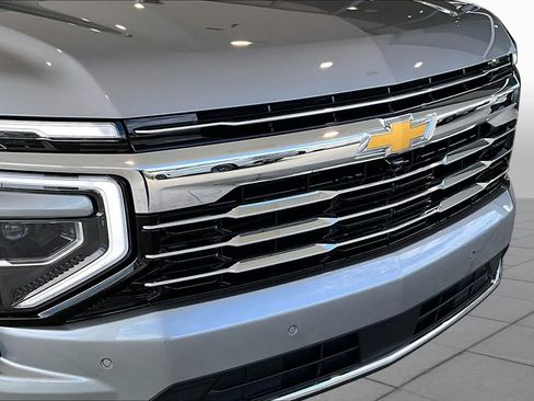 Used 2026 Chevrolet Suburban LT RWD image 29