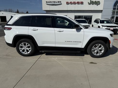 Used 2023 Jeep Grand Cherokee Limited image 9