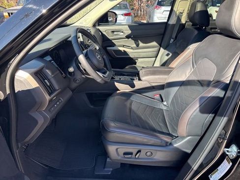 Used 2024 Nissan Pathfinder Platinum w/ Cargo Package image 11