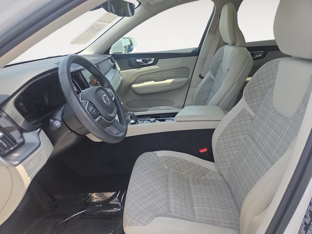 Used 2022 Volvo XC60 B5 Momentum AWD/4WD image 9