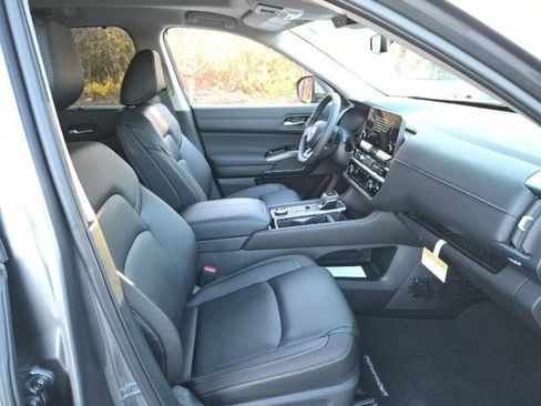 Used 2025 Nissan Pathfinder SL w/ SL Premium Package image 13