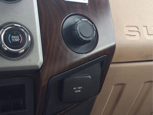 Used 2015 Ford F250 Lariat w/ Lariat Interior Package AWD/4WD image 9