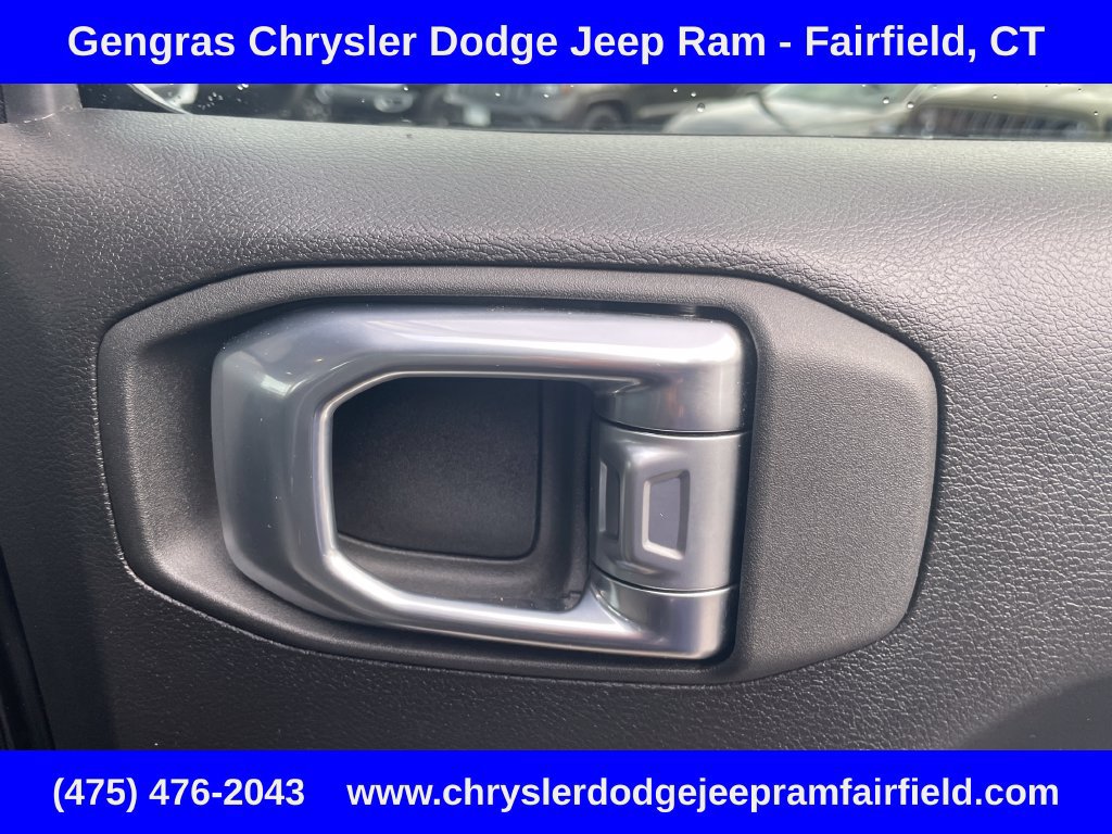 Used 2024 Jeep Wrangler Unlimited w/ Convenience Group AWD/4WD image 27