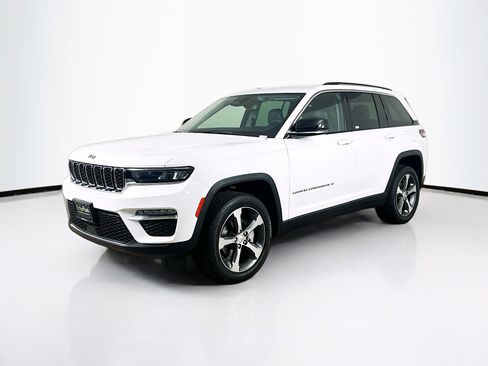 Used 2023 Jeep Grand Cherokee Limited w/ Trailer Tow Prep Group (B) AWD/4WD image 3