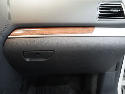 Used 2017 Ford Explorer Platinum image 37