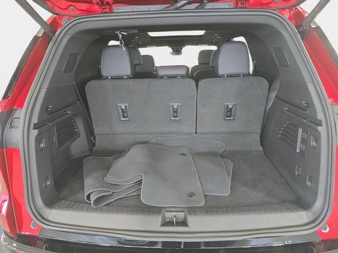 Used 2025 Chevrolet Traverse RS FWD image 13