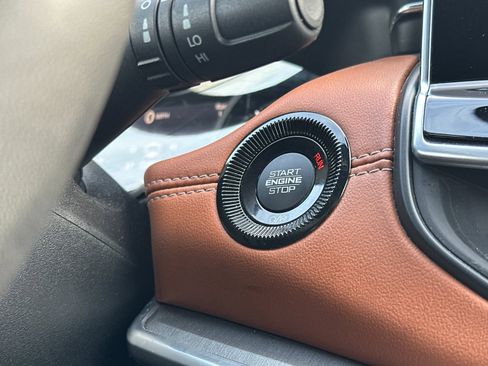 Used 2023 Jeep Compass Limited image 22