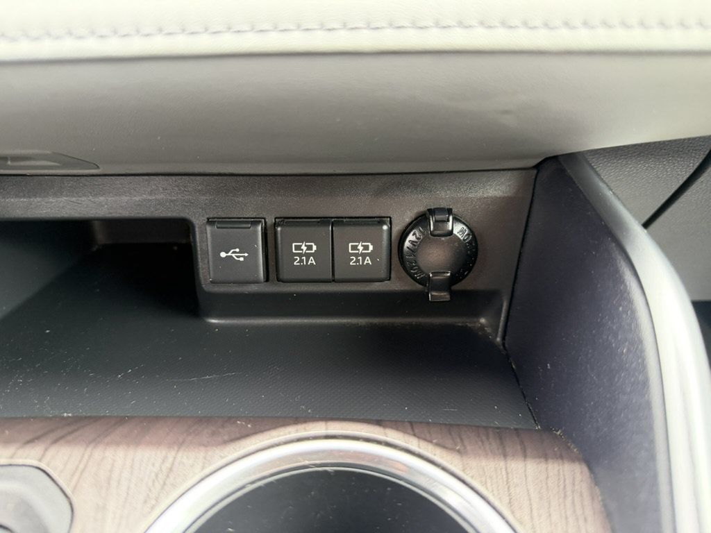 Used 2021 Toyota Highlander Limited AWD/4WD image 28