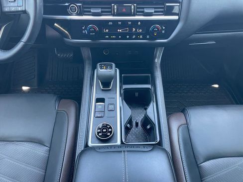 Used 2024 Nissan Pathfinder Platinum w/ Cargo Package AWD/4WD image 17