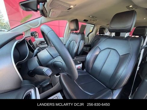 Used 2024 Chrysler Pacifica Touring-L image 24