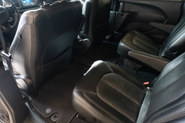 Used 2020 Chrysler Pacifica Touring w/ S Appearance Package FWD image 18
