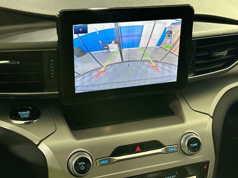 Used 2022 Ford Explorer XLT w/ Equipment Group 202A image 25