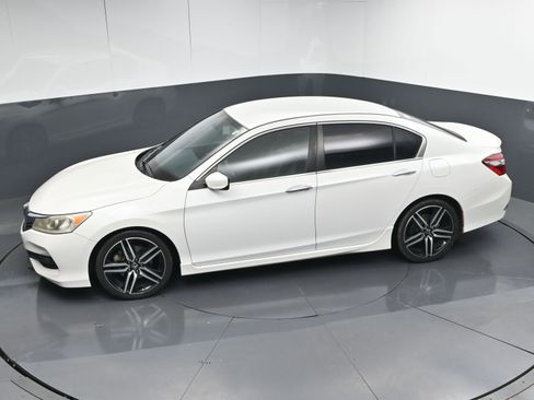 Used 2017 Honda Accord Sport image 35