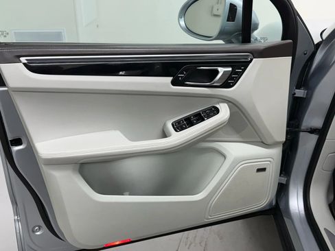 Used 2016 Porsche Macan S image 16