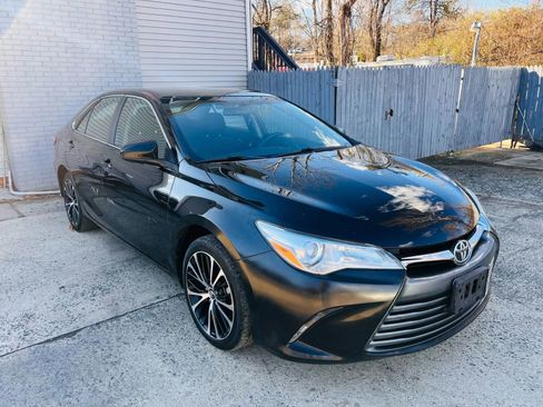 Used 2016 Toyota Camry LE image 3