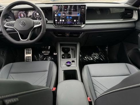 New 2026 Volkswagen Tiguan SE R-Line FWD image 8