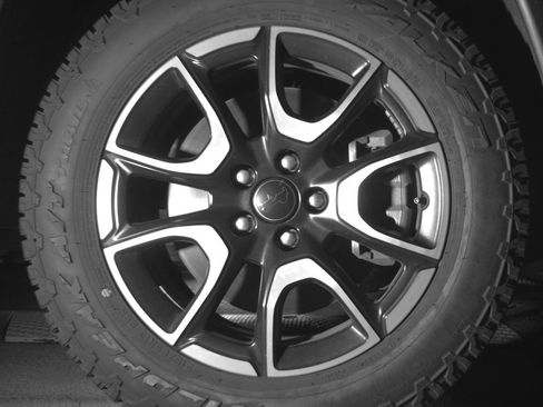 Used 2025 Jeep Compass Trailhawk AWD/4WD image 13