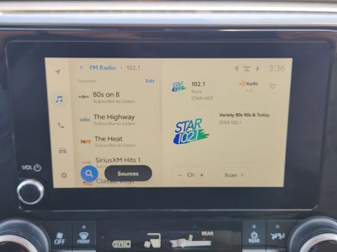 Used 2023 Toyota Highlander XLE image 18