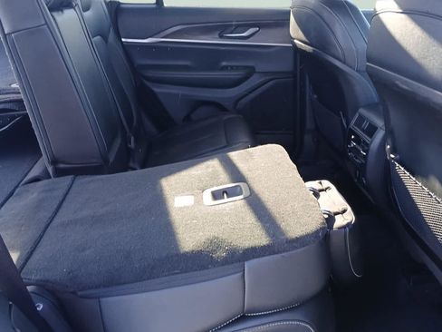 Used 2023 Jeep Grand Cherokee Limited image 35