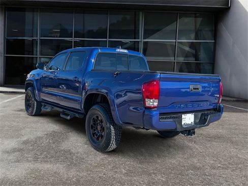 Used 2022 Toyota Tacoma SR5 w/ Technology Package image 4