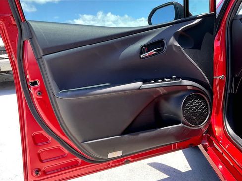 Used 2022 Toyota Prius Prime XLE FWD image 27