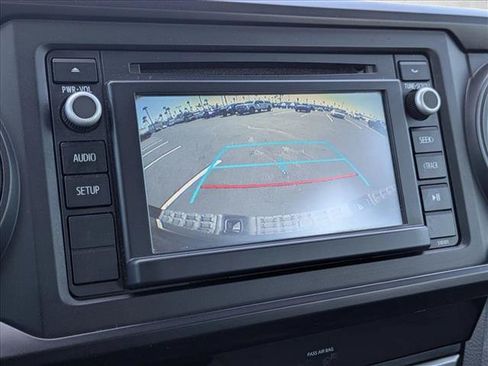 Used 2018 Toyota Tacoma SR5 AWD/4WD image 13
