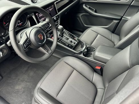 New 2026 Porsche Macan image 4