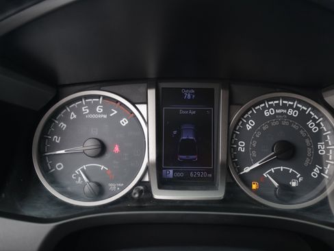 Used 2018 Toyota Tacoma SR5 RWD image 18