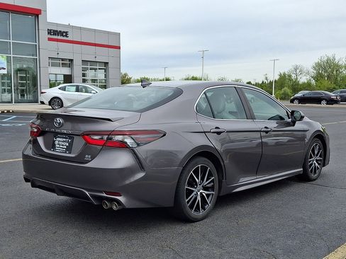 Used 2022 Toyota Camry SE w/ Cold Weather Package AWD/4WD image 6