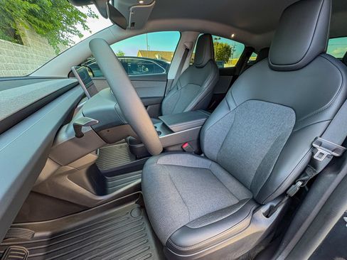 Used 2026 Tesla Model Y AWD image 22