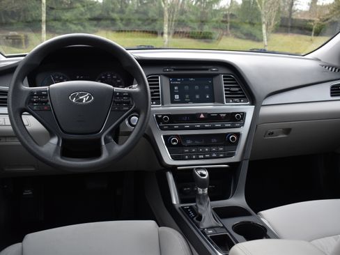 Used 2017 Hyundai Sonata SE image 25