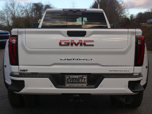 New 2026 GMC Sierra 3500 Denali w/ Denali Reserve Package image 6