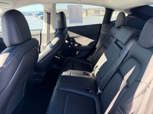Used 2021 Tesla Model Y Long Range image 11