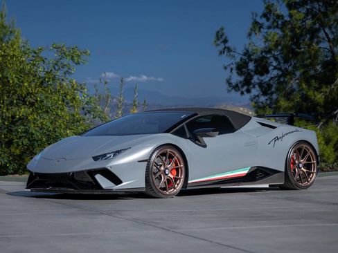 Used 2018 Lamborghini Huracan Performante image 11