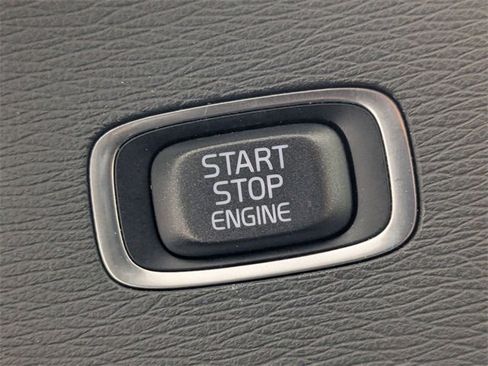 Used 2016 Volvo S60 T5 Inscription Platinum image 23