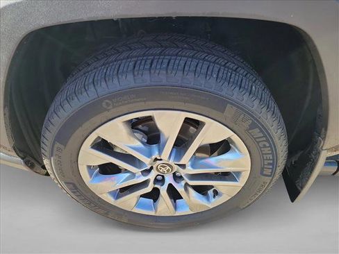 Used 2025 Toyota RAV4 XLE Premium image 9