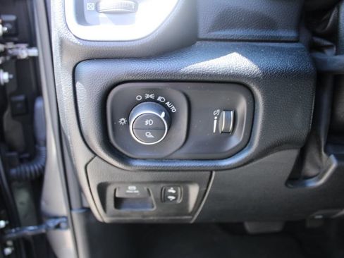 Used 2020 RAM 1500 Big Horn AWD/4WD image 19