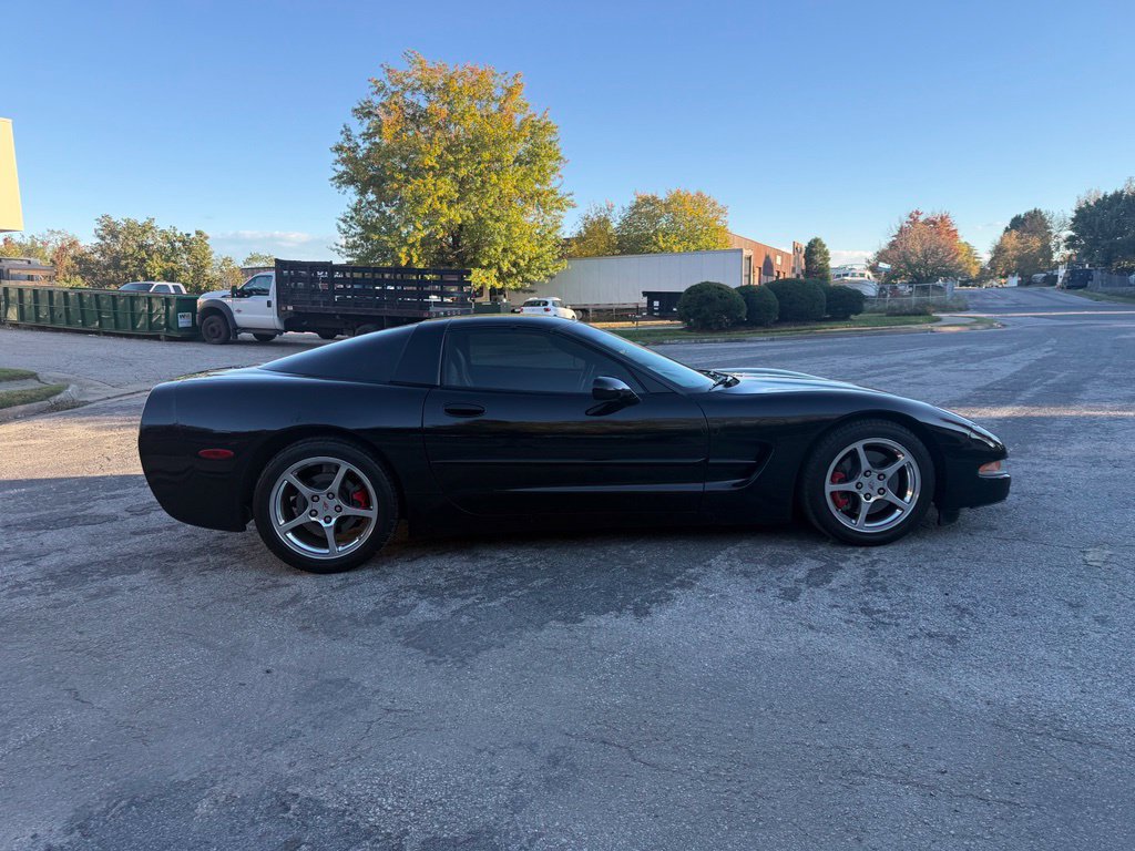 Used 2004 Chevrolet Corvette Coupe RWD image 5