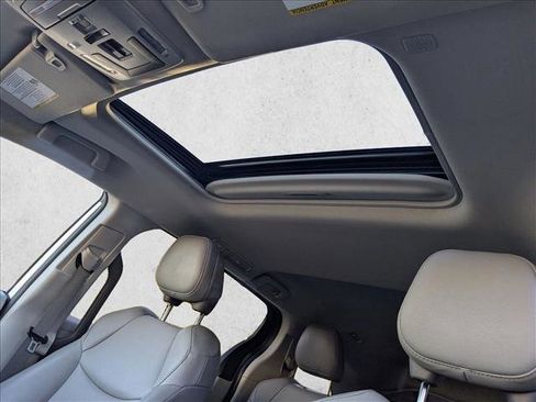 Used 2022 Toyota Sienna XLE image 15