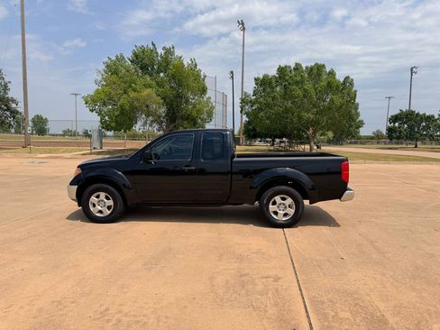 Used 2007 Nissan Frontier SE w/ SE Value Truck Pkg RWD image 6