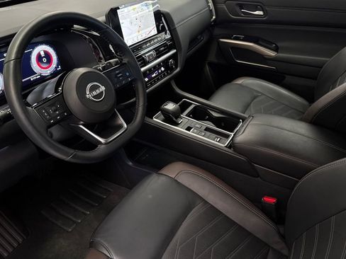 Used 2025 Nissan Pathfinder Platinum w/ Cargo Package image 10